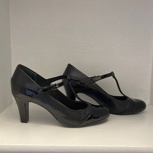 Black T strap heels - size 9 - black w/patent leather accents